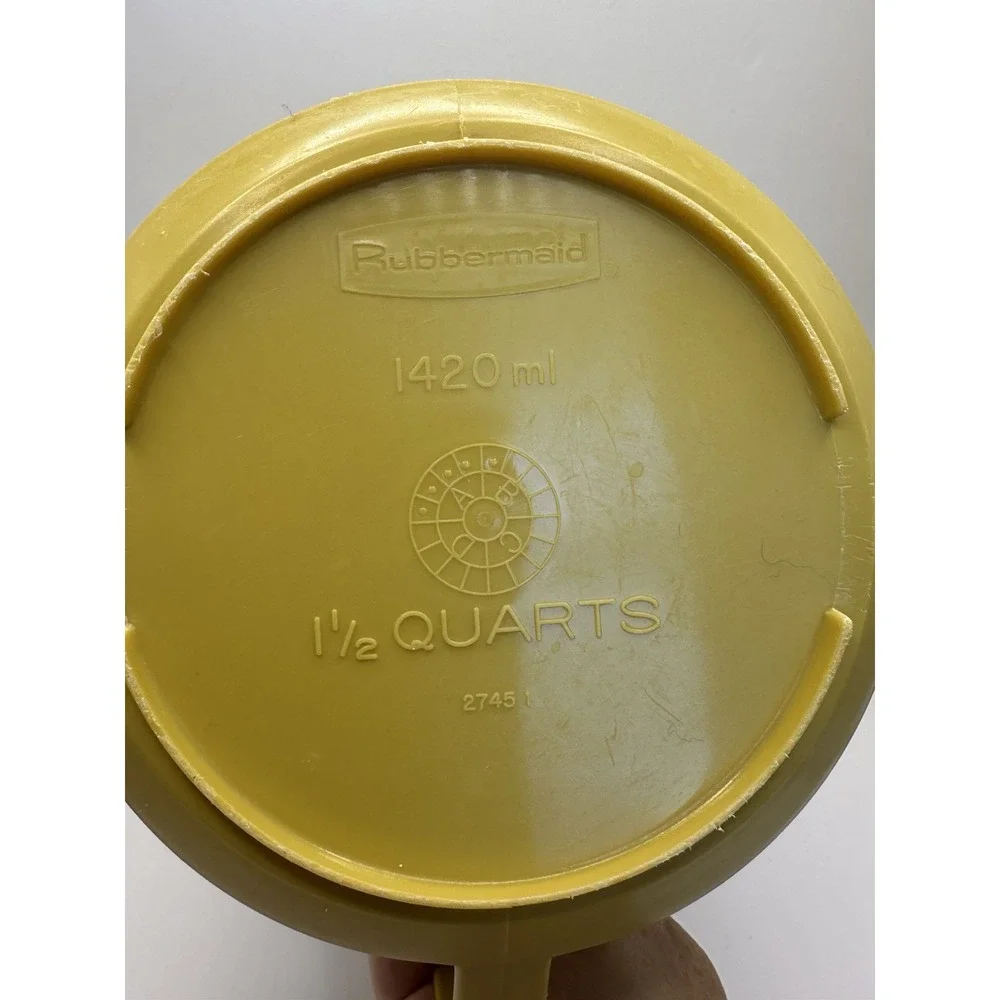 RUBBERMAID Retro Yellow/Gold 1 ‎ 1/2 (1.5) Quart Pitcher With Lid Vintage